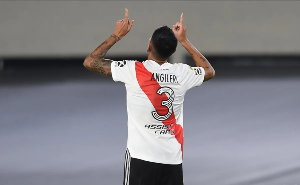El emotivo festejo de Angileri luego de su gol ante Colón el pasado fin de semana en el Monumental.