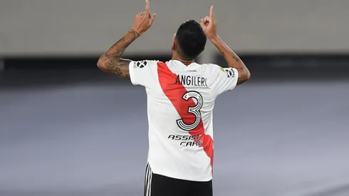 El emotivo festejo de Angileri luego de su gol ante Colón el pasado fin de semana en el Monumental.