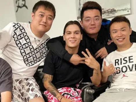 El llamativo look de Juanfer en China