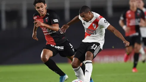 Nicolás De La Cruz se retiró con un golpe en su rodilla derecha y encendió las alarmas en todo River. Pero finalmente sería solo un golpe y no habría una lesión.