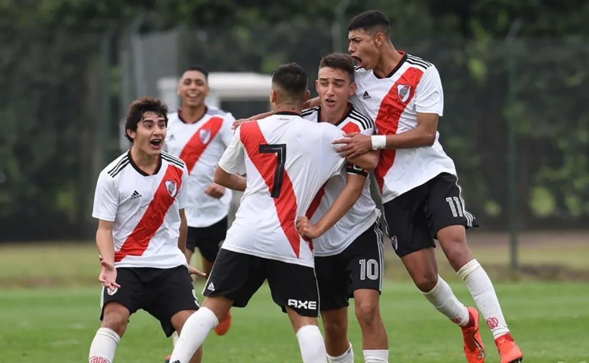 Las categorías del Más Grande se enfrentaron a Rosario Central en la cancha auxiliar del Monumental.