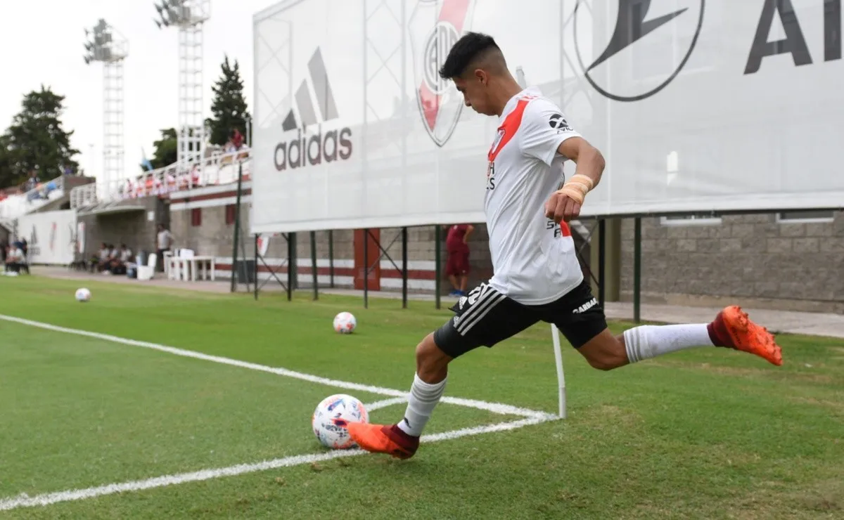 En el River Camp se enfrentan la Reserva del Más Grande ante la de Colón. Los de Borrelli y Fermani son líderes absolutos de la Zona A. El partido se verá en vivo.