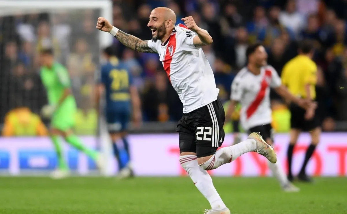 Javier Pinola recordó la corrida en el tercer gol de River en Madrid, contó qué hizo con la camiseta y el pantalón de aquella noche y dijo que esa final es muy especial.