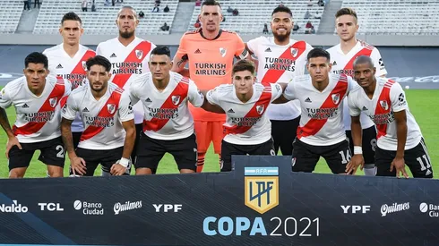 Cinco jugadores del Más Grande les dieron sus camisetas a la Fundación River para que las subasten y con el dinero recaudado ayuden a una escuelita de Santigo del Estero.