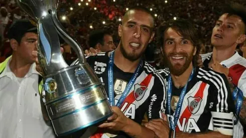 Leonardo Ponzio y Jonatan Maidana posaron con la Copa Argentina 2017