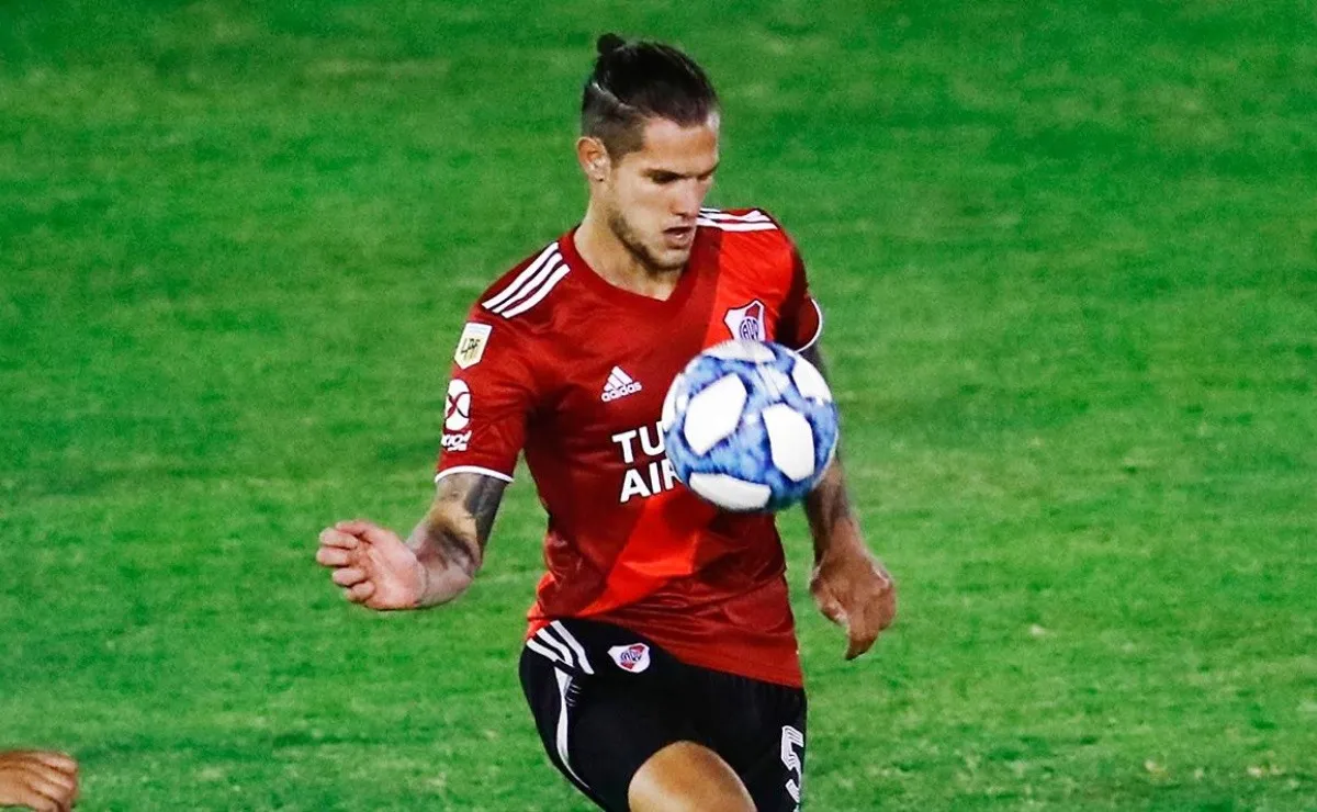 Bruno Zuculini festejó su cumpleaños número 28 en la concentración de River y a través de las redes sociales destacó a "la mesa del fondo".