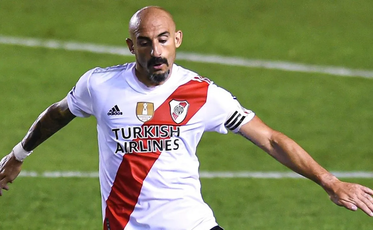 Javier Pinola contó detalles de lo que fue su infancia y su adolescencia ligada a River. Además contó a qué jugadores admiraba cuando era chico.