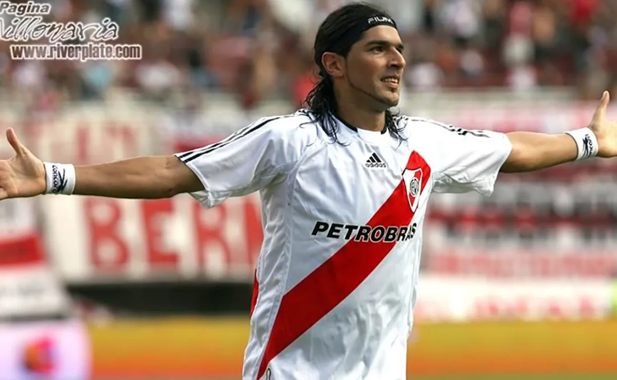 Durante su etapa en el Más Grande, el uruguayo disputó 29 partidos, marcó en 12 ocasiones y ganó un título, el Clausura 2008.