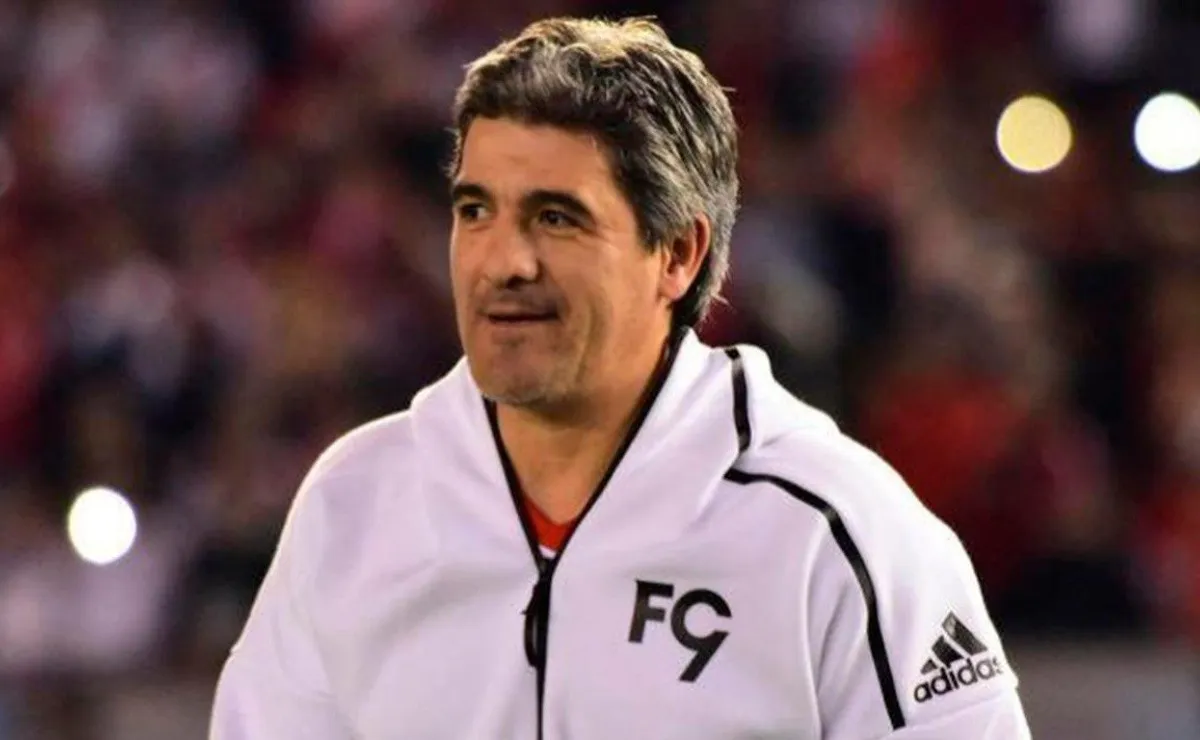 Ariel Arnaldo Ortega presenció el partido entre River y Racing en el Monumental por la séptima fecha de la Copa de la Liga Profesional.