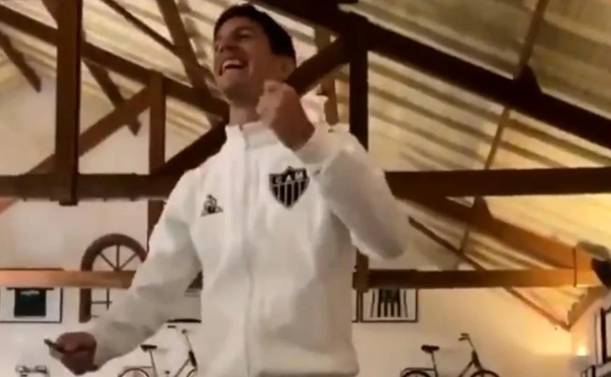 Ignacio Fernández cantó su hit en Brasil