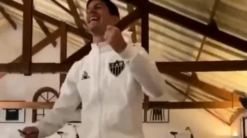 Ignacio Fernández cantó su hit en Brasil