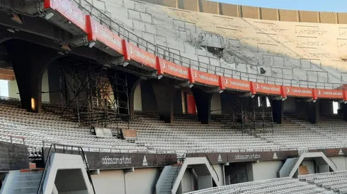 Los andamios ubicados en la tribuna Sivori para llevar adelante las nuevas obras