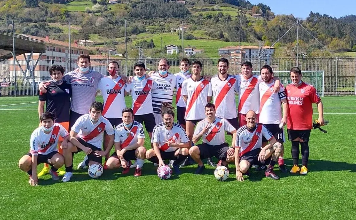 La filial de River del País Vasco se enfrentó con su par de Boca por primera vez en un amistoso, fue en Bilbao y el Más Grande se impuso por 7 a 0.