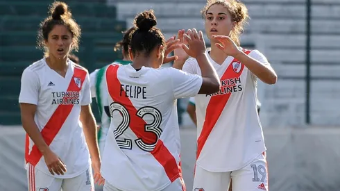 El festejo de Martina del Trecco, Laura Felipe y Lucia Martelli.