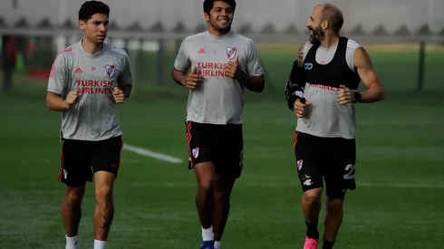 Gonzalo Montiel, Robert Rojas y Javier Pinola se entrenan en el River Camp.