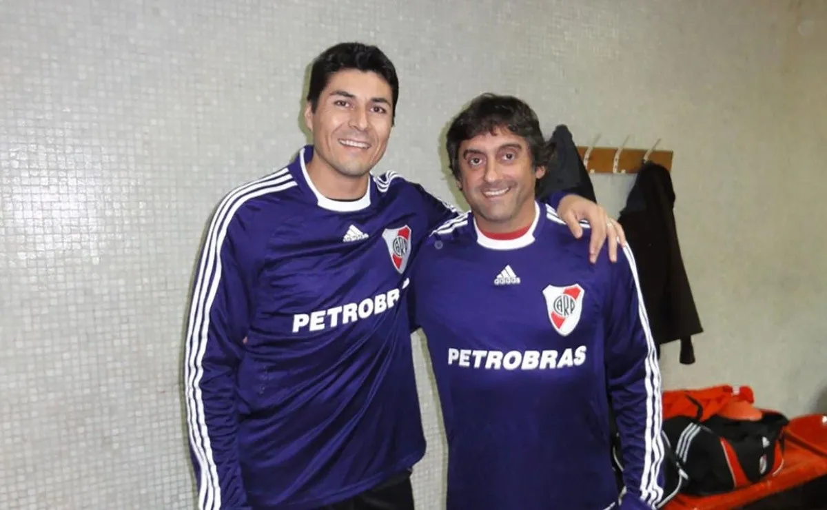 Julio Cruz supo jugar hace algunos años en el Fútbol Senior de River, donde compartió equipo, entre otros, con Enzo Francescoli.