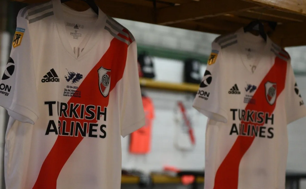 El Millonario lucirá su camiseta tradicional con un marche en homenaje a los Héroes de Malvinas.