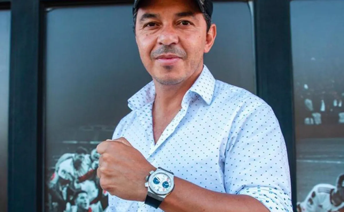 Marcelo Gallardo y su reloj alusivo a la final de Madrid