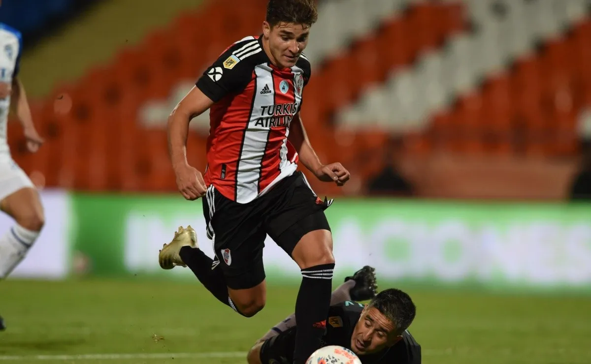 Julián Álvarez jugó un partidazo contra Godoy Cruz por la Copa de la Liga Profesional, convirtió un gol y brindó tres asistencias.