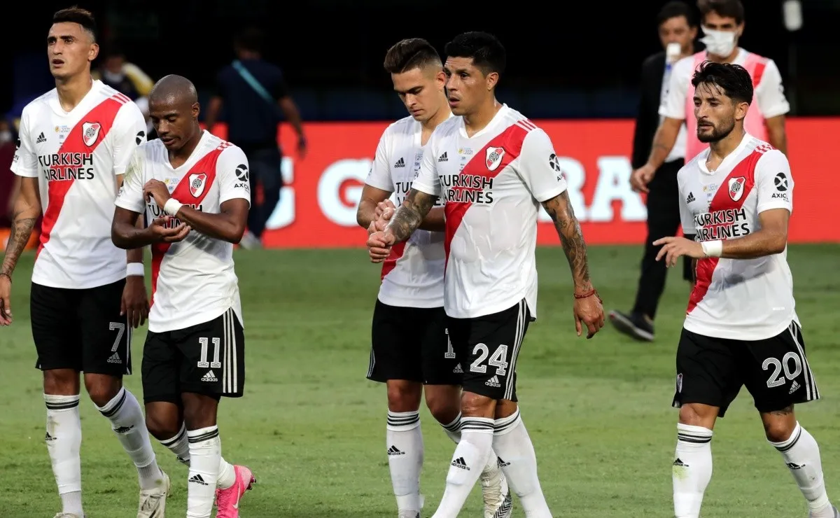 "El árbitro compensó con la expulsión de Casco"