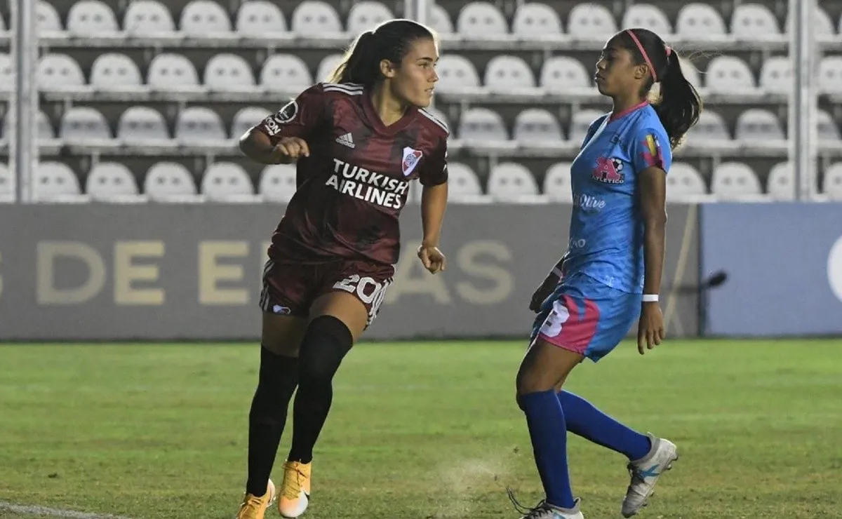 Victoria Costa celebrando su rápido tanto.