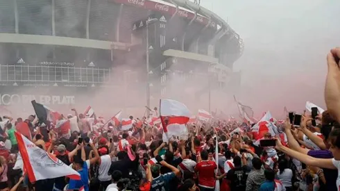 Los hinchas de River preparan un banderazo para despedir al equipo antes de salir a la Bombonera. La cita será el próximo domingo a las 14 en la puerta del hotel Faena.
