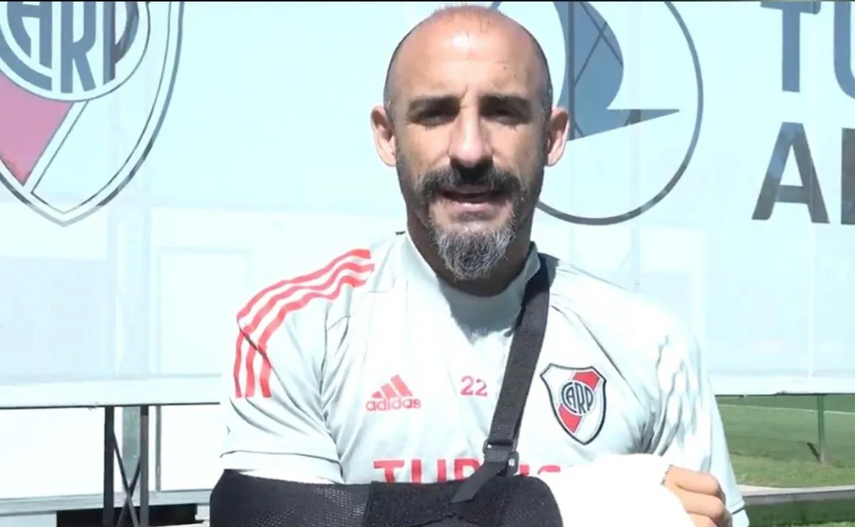 Javier Pinola, agradecido con los hinchas y el plantel