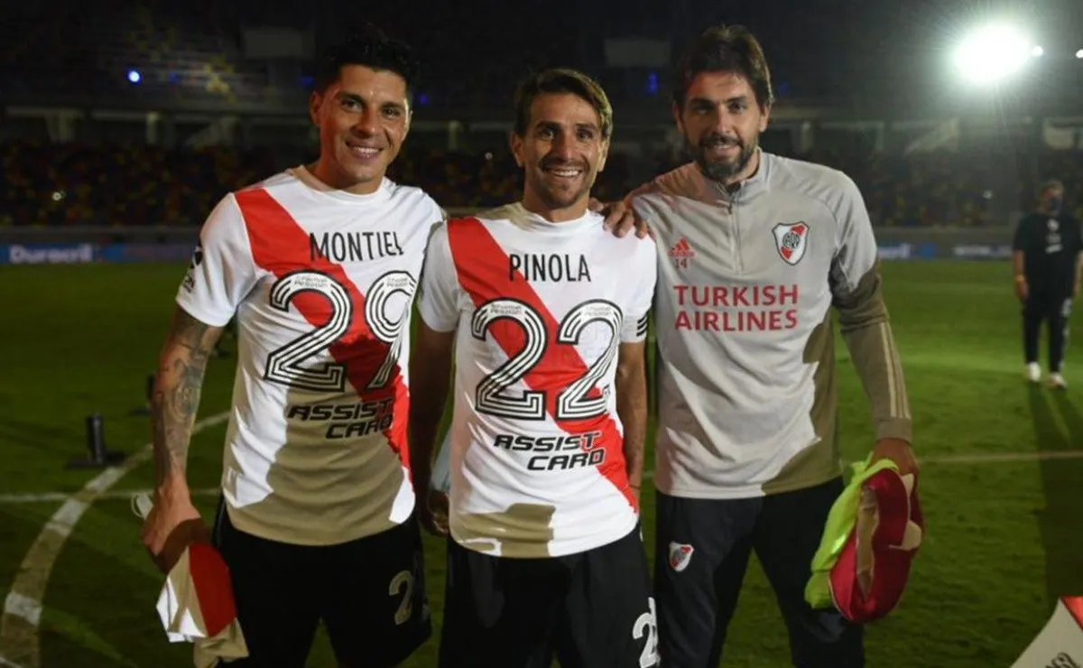 El homenaje de Enzo Pérez y Ponzio a Montiel y Pinola
