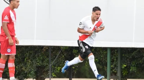 Flabian Londoño grita su gol contra Argentinos. River se impuso por 1 a 0 en el torneo de Reserva bajo la mirada de Marcelo Gallardo que estuvo en el River Camp.