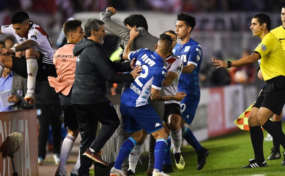 El último River vs. Racing copero terminó en un escándalo