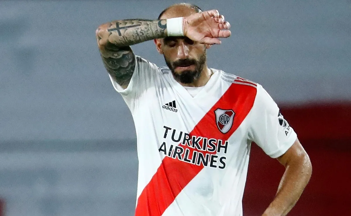 Javier Pinola estará entre dos y tres meses fuera de las canchas