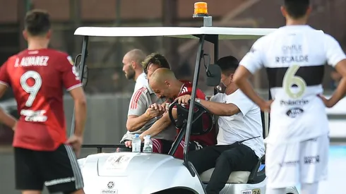 Javier Pinola debió ser reemplazado al sufrir una fractura en su antebrazo derecho, fue luego de disputar una pelota aérea.