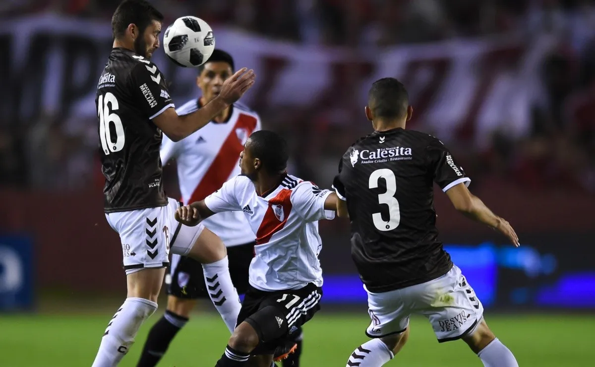 La última vez que River y Platense se enfrentaron en Primera División fue el 1999, el Más Grande ganó 3 a 0 y el Calamar descendió.