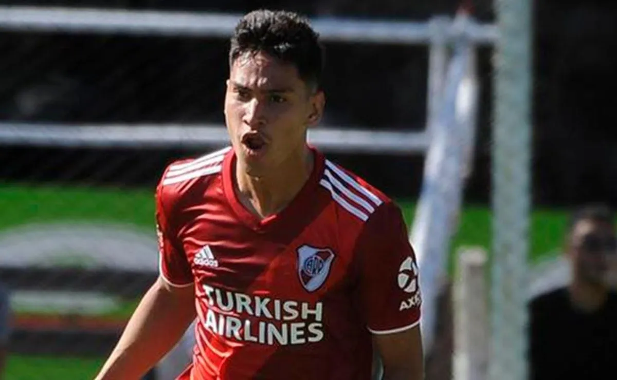 Flabián Londoño Bedoya es una de las promesas de la Reserva, ante Platense convirtió su primer gol en dicha división y ya fue convocado por Gallardo el año pasado para unos amistosos.