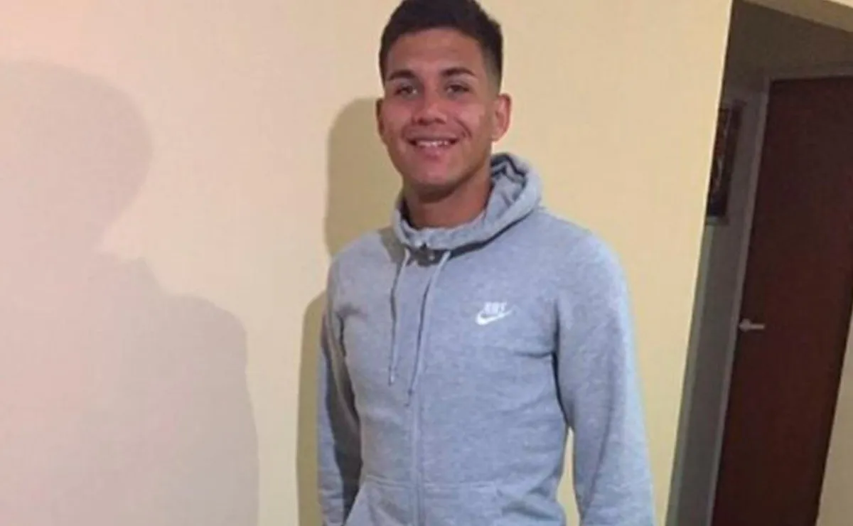 Alex Vigo, el flamante refuerzo de River tiene una historia de vida difícil. Su padre lo abandonó antes de nacer y una jueza lo obligó a ponerse su apellido.