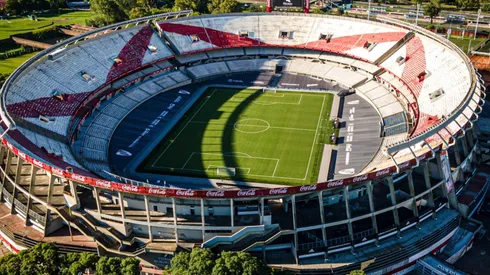 El paso a paso de las obras en el Monumental que comenzaron en agosto y terminaron en febrero. El primer partido disputado en el nuevo campo de juego fue ante Rosario Central.