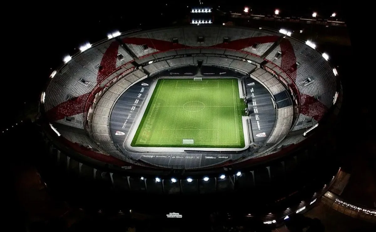El viernes por la noche, durante la prueba de luces, con todo listo para que River vuelva a jugar en Núñez.