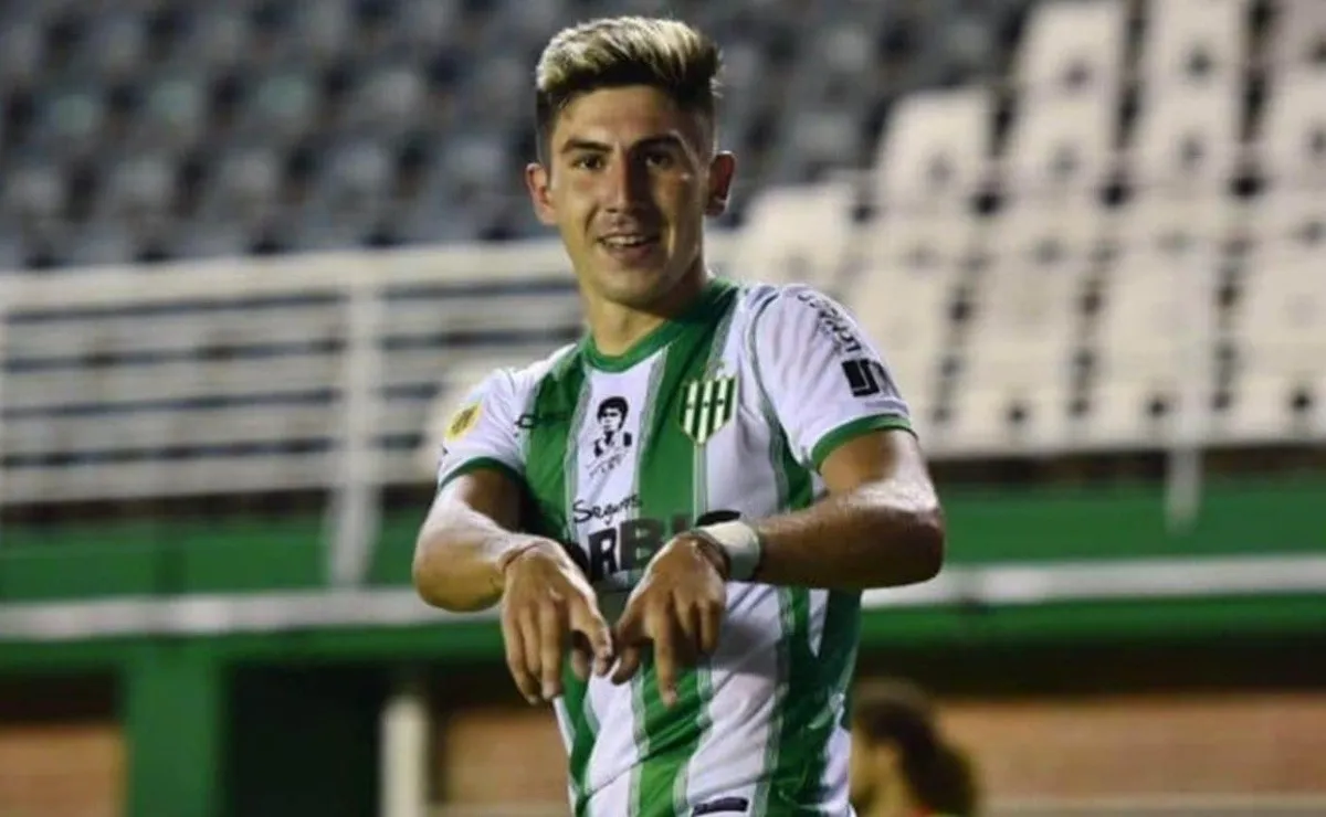 Agustín Fontana tiene 24 años y llega proveniente de Banfield