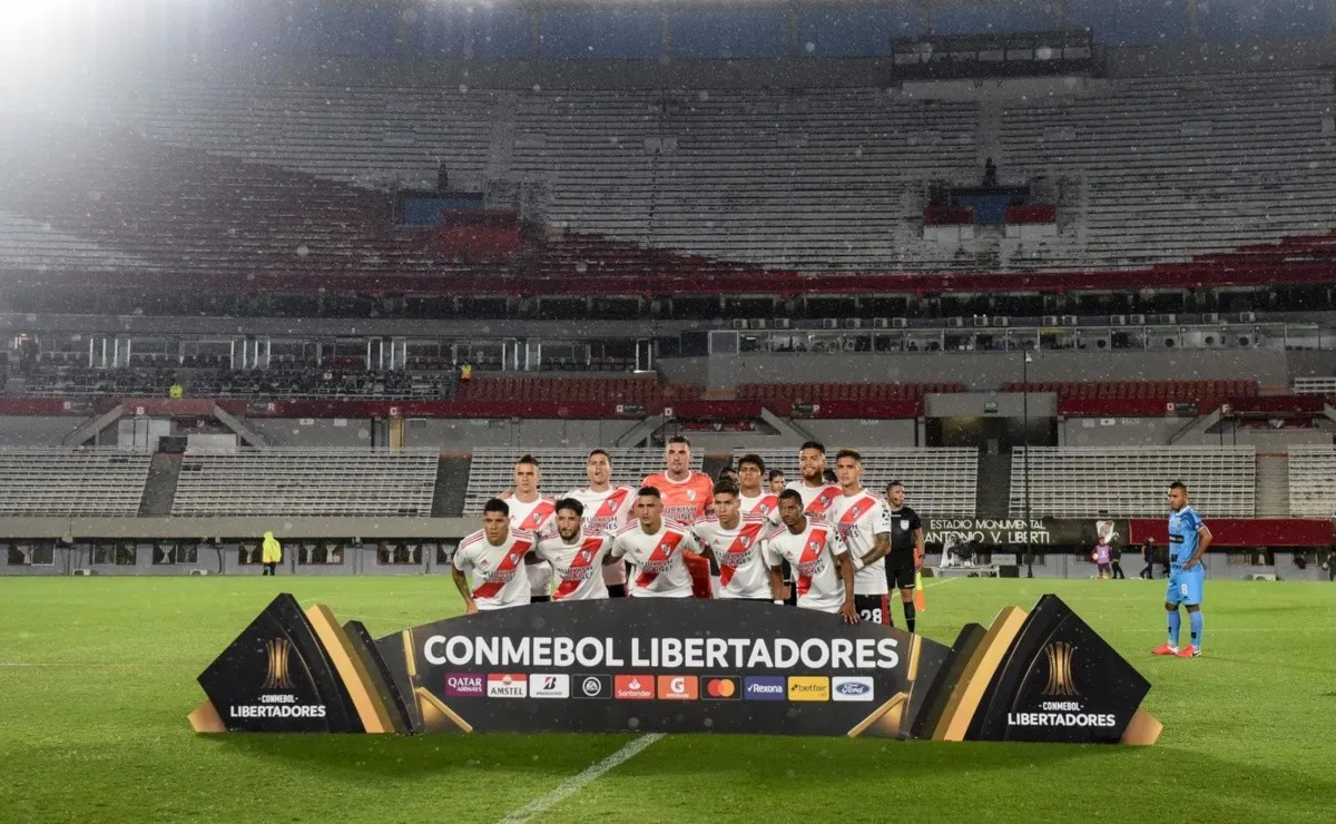 River recibió a Binacional en el último partido jugado en el Monumental