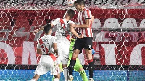 River sigue sufriendo la pelota parada en contra y ante Estudiantes por la primera fecha de la Copa de la Liga Profesional se pudo ver claramente.