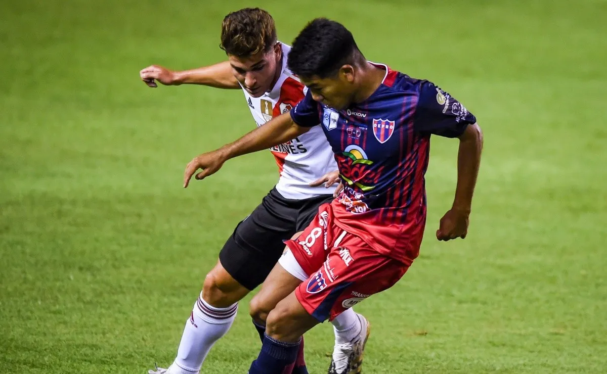 River se enfrenta a Depro por los 32avos de final de la Copa Argentina en el Estadio Florencio Sola y podes vivirlo con los relatos de Atilio Costa Febre.