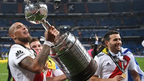 Jonatan Maidana dejó ver un tatuaje mientras hacía la revisión médica para volver a River, el mismo es el escudo del Más Grande con la fecha de la Copa Eterna.
