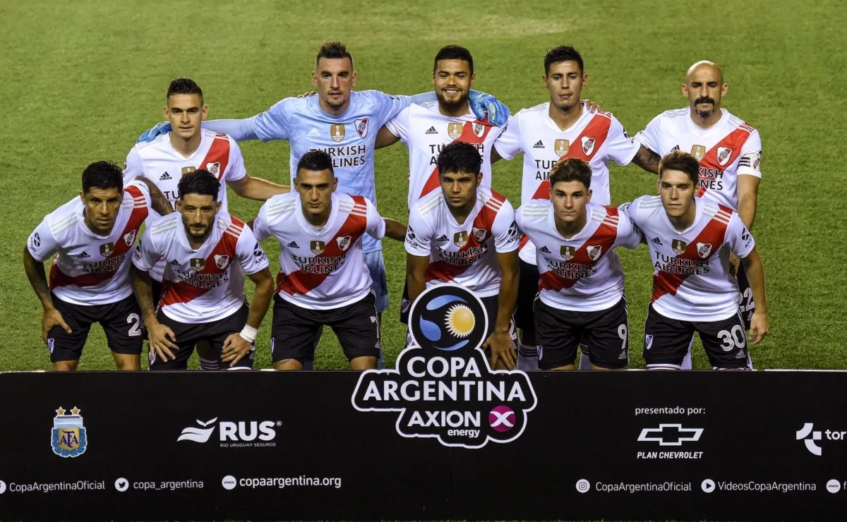Los 11 del debut en la Copa Argentina: al final De La Cruz no estuvo ni en el banco de suplentes.