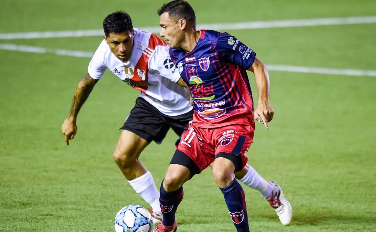 River y Defensores de Pronunciamiento se enfrentan por los 32avos de final de la Copa Argentina en el Estadio Florencio Sola. El Más Grande comienza la defensa del título