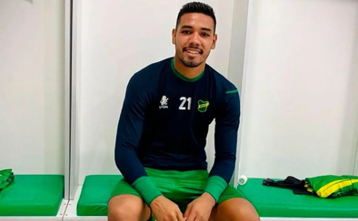 Héctor David Martínez tiene 23 años, juega como marcador central, es zurdo y puede jugar con línea de 3 o de 4. Su vuelta a River está al caer.