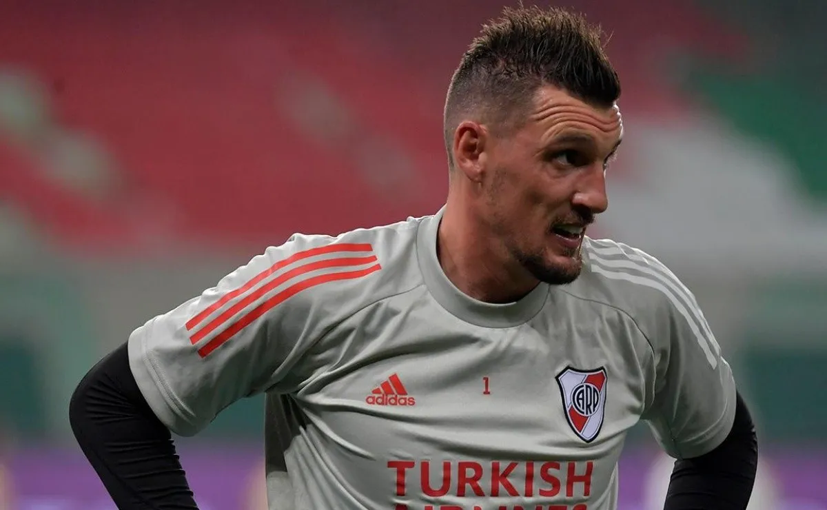 Luego de extender su contrato hasta mediados de 2023, Franco Armani junto a sus representantes estuvo visitando las obras en el Monumental.