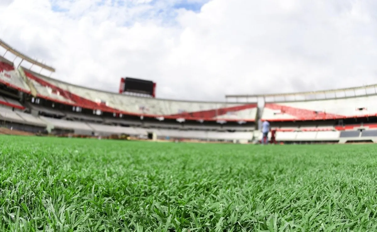 River compartió en sus redes sociales el estado actual del césped del Monumental, en unos días se colocará el sintético y ya quedará listo para volver a jugar en casa.