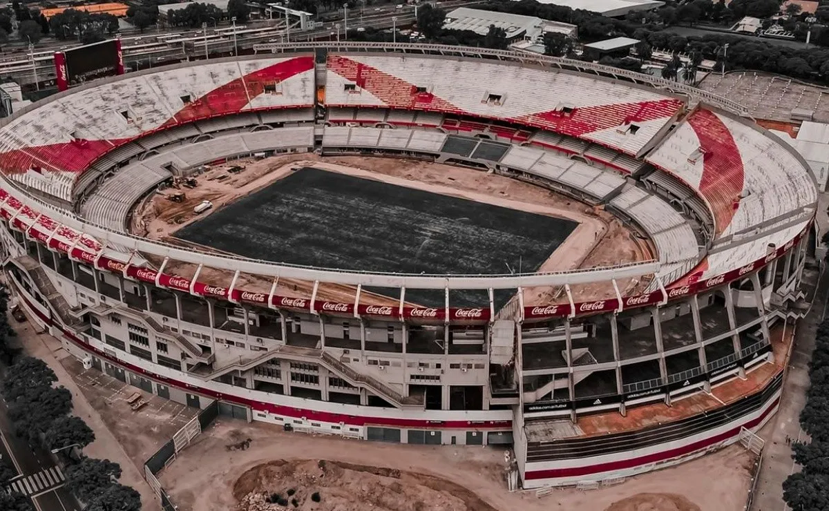 La dirigencia de River pediría que el Más Grande comience la Copa Diego Maradona en condición de visitante para tener una semana más de trabajo en el Monumental.