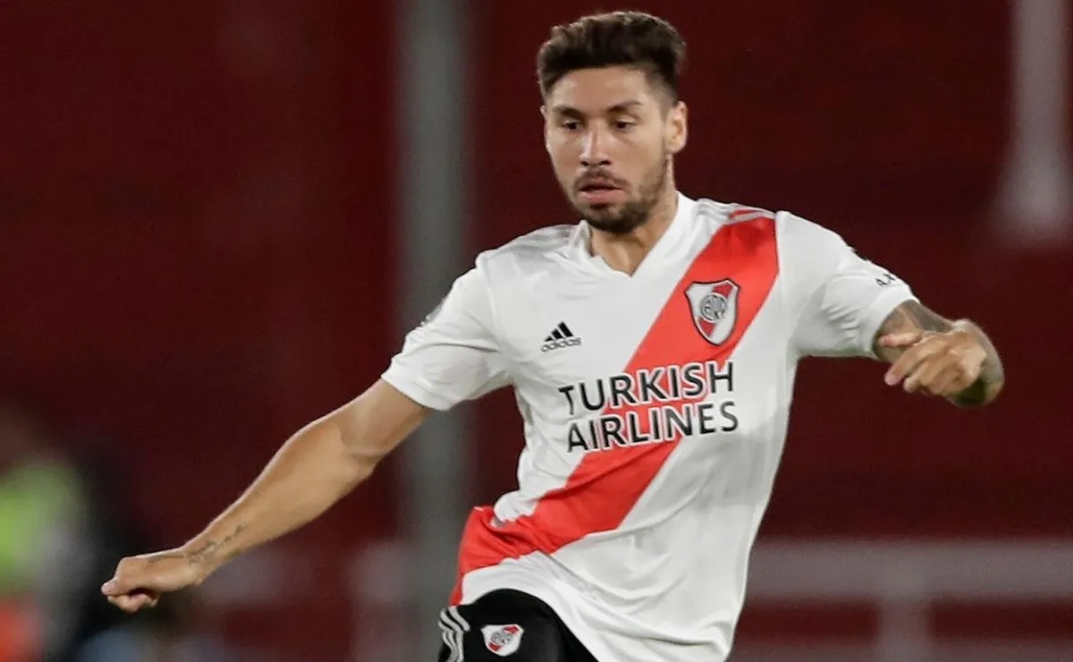 Un lateral derecho llegó a Villarreal por lo que la negociación por Gonzalo Montiel finalizó, mientras que River intenta renovar el contrato del lateral derecho.