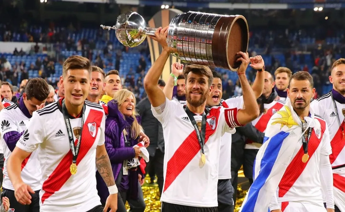 Leonardo Ponzio levantando la Copa Libertadores 2018